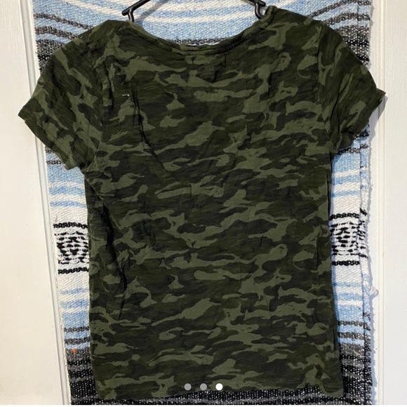 green camo v neck t shirt - Picture 3 of 3